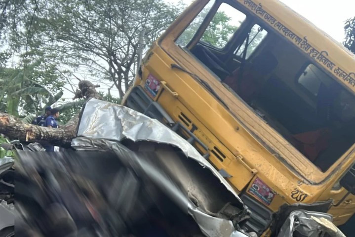 ঝালকাঠিতে সেতুর টোলপ্লাজায় নি-হ-ত ১১
